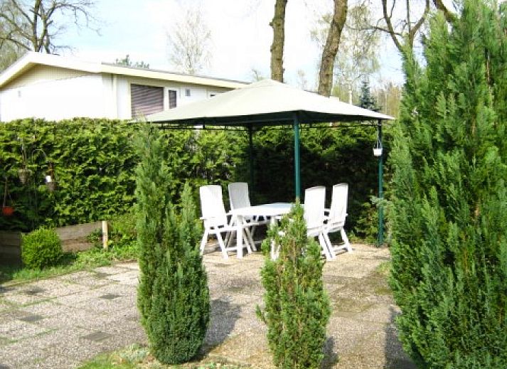 Veranda of Mobile home on the Veluwe in Harskamp, Gelderland with comfortable seating and green garden.