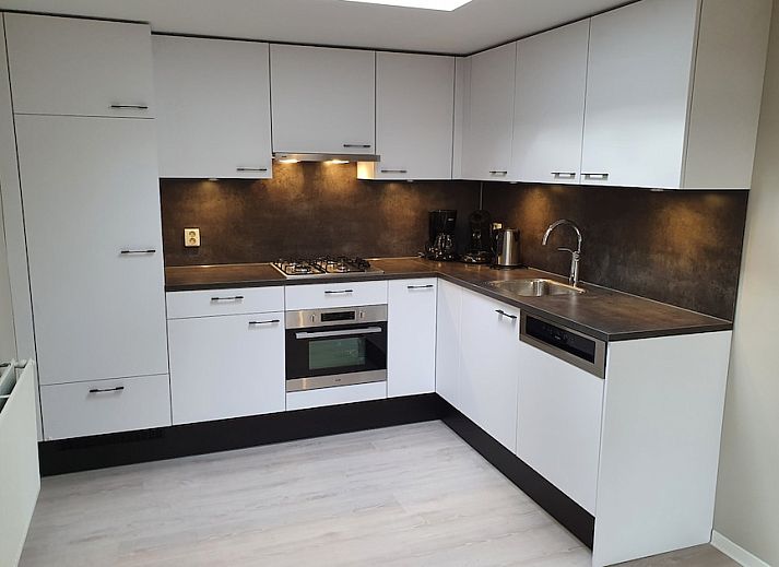 Enjoy the luxurious sauna in the Comfort Sauna 6B bungalow in Kootwijk, Veluwe. Relaxation in a warm and soothing environment.