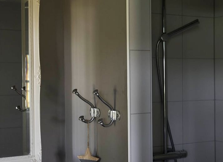 Avond kampvuur bij Huisje in Kootwijk, vakantiehuis in Veluwe, Gelderland.