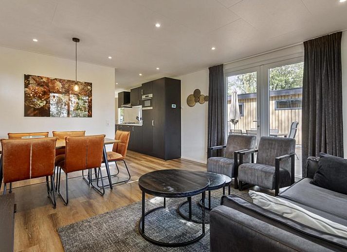 Natuurlijke omgeving van Module Wood 5 personen vakantieverblijf in Ede Veluwe met uitzicht op bos en veld.