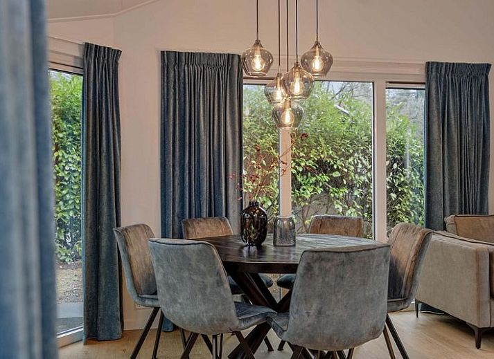 Cozy family enjoys the hot tub at Ferox 5 person Wellness in Ede, Veluwe.