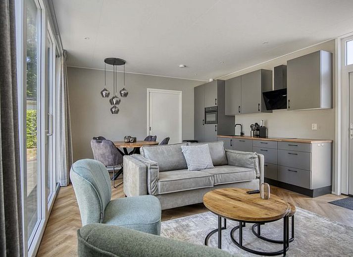 Bedroom in Veluwehoeve 4 persons MIVA, Ede, with modern interior and adjoining bathroom, perfect vacation accommodation in the Veluwe.