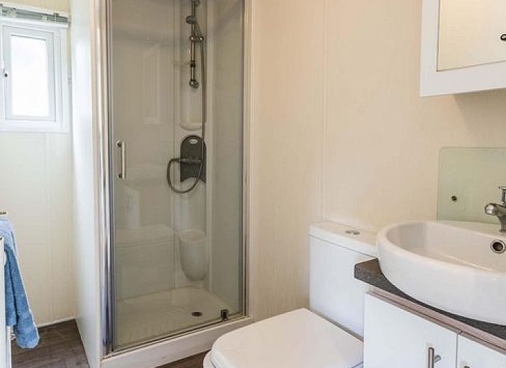 Ferienhaus fuer 6 Personen in Ede, Veluwe mit Terrasse am Wasser, ideal zum Entspannen in der Natur.