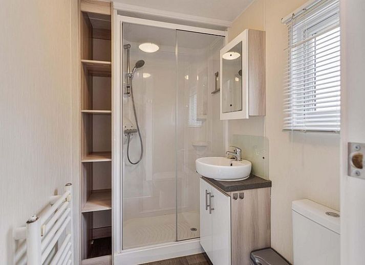 Holiday home 4 persons in Ede, Veluwe, Gelderland with views of pond and surrounding nature.