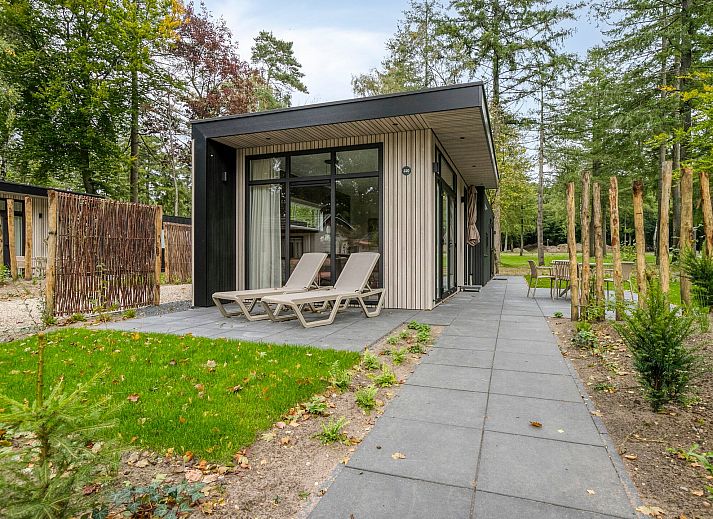 Moderne Kche im Ferienhaus Wilgenhof, Ede, Veluwe, mit glatter Oberflche und allem Komfort.