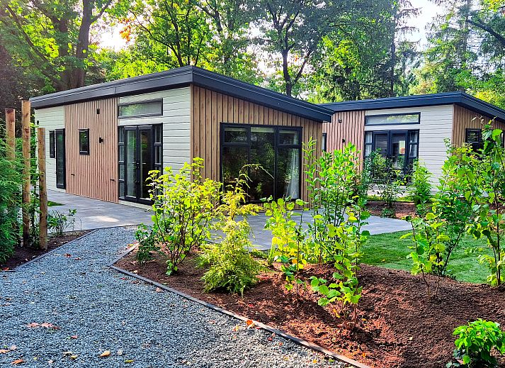 Gemtliches Wohnzimmer von Module Nova in Ede, Veluwe mit Blick auf den Garten in Gelderland.