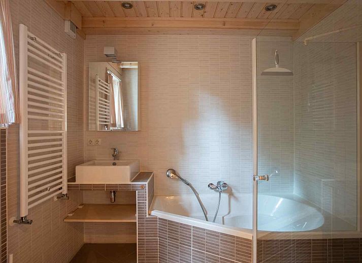 Aussenansicht des Ferienhauses DG1298 in Emst, Veluwe, umgeben von Natur.