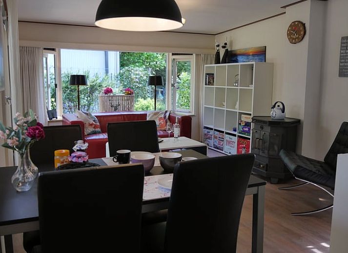 Vakantiehuis in Emst, Veluwe met knus terras omgeven door natuur in Gelderland.