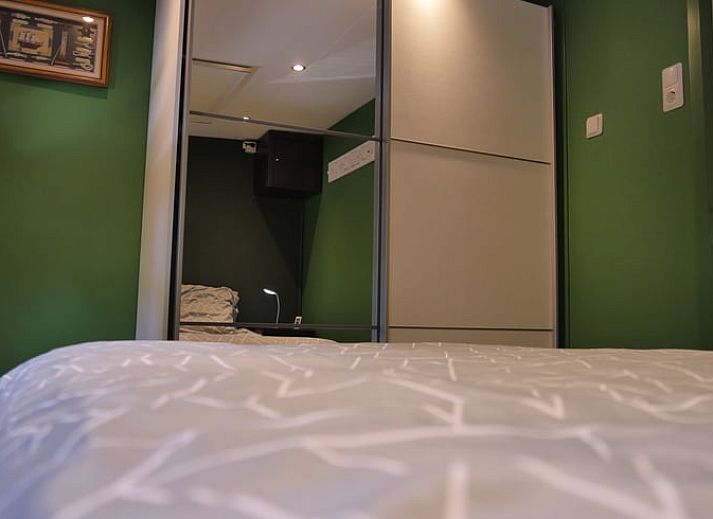 Gezellige woonkamer van Vakantiehuis in Emst met uitzicht op de tuin, Veluwe, Gelderland.