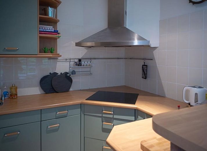 Vacation home in Emst, Veluwe, Gelderland surrounded by green nature and rustic charm, ideal for a relaxing stay.