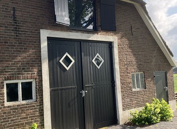 Stijlvolle eetruimte in Vakantiehuisje in Emst met uitzicht op de natuur, Veluwe, Gelderland.