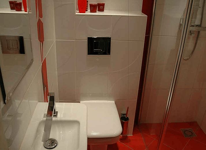 Wooden gazebo at cottage in Emst, Veluwe, surrounded by trees.