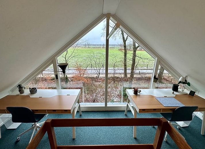 Ferienhaus in Emst, Veluwe, Gelderland, umgeben von ueppiger Natur und gruenen Waeldern, ideal fuer einen erholsamen Aufenthalt.