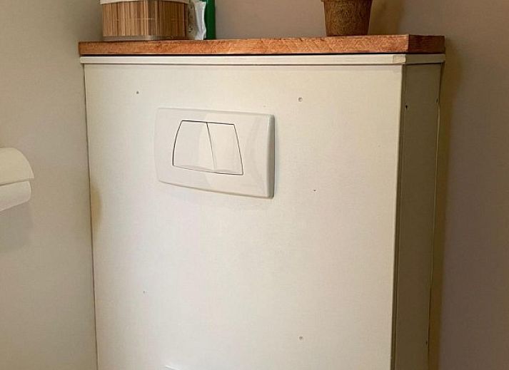 Binnenruimte van Aledo Veluwe aan Zee Strand Horst, Ermelo, Gelderland. Gezellige zithoek met uitzicht op de omgeving.