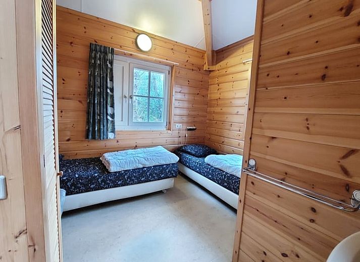 Gezellige zithoek in Huisje in Ermelo, perfect voor ontspanning na een dag in de Veluwse bossen.