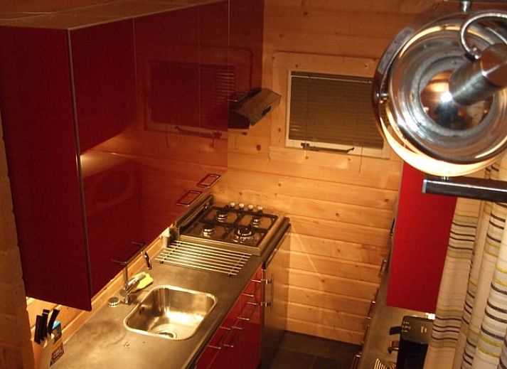 Luxurioeser Whirlpool im Ferienhaus in Ermelo, Veluwe, fuer ultimative Entspannung.