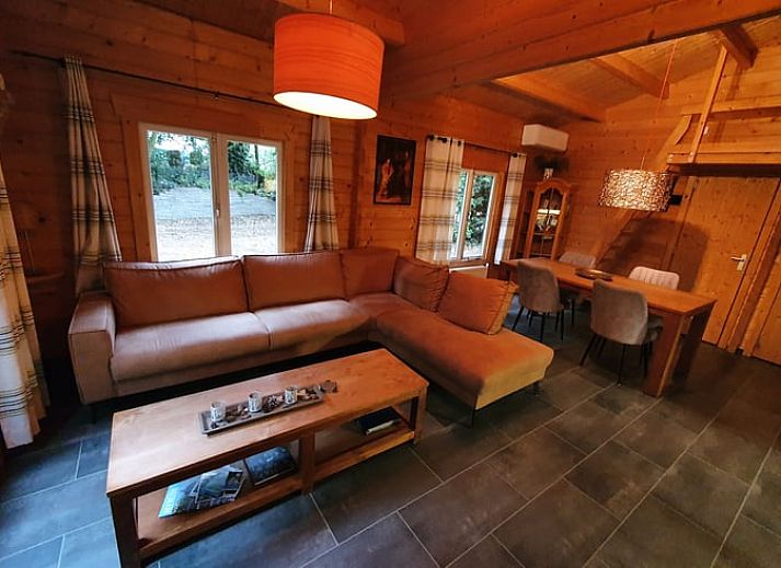 Luxurioeser Whirlpool im Ferienhaus in Ermelo, Veluwe, fuer ultimative Entspannung.