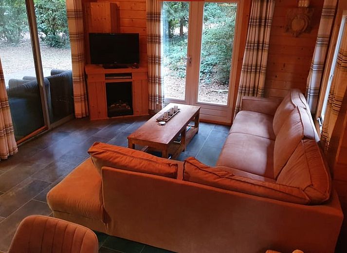 Luxurioeser Whirlpool im Ferienhaus in Ermelo, Veluwe, fuer ultimative Entspannung.