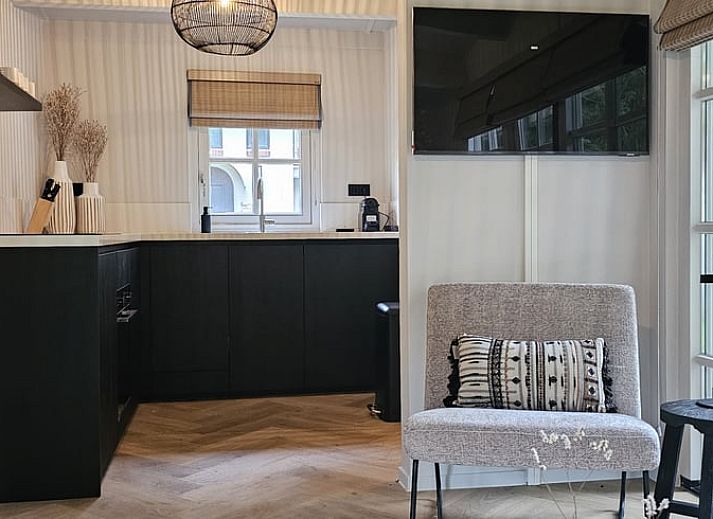 Geniessen Sie den ruhigen Garten mit Terrasse im Ferienhaus in Ermelo, Veluwe, Gelderland. Perfekt fuer einen erholsamen Aufenthalt in der Natur.