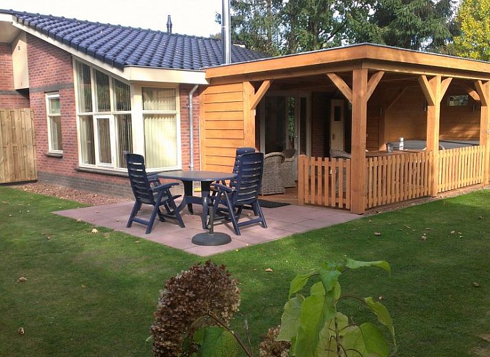 Entspannen Sie sich im Jacuzzi von De Leuvenhorst/Haspel in Ermelo, Veluwe. Ferienhaus mit Wellnesseinrichtungen.