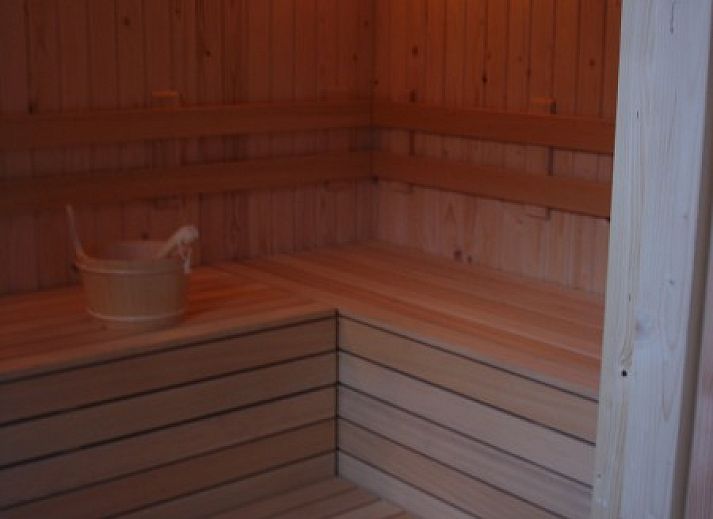 Entspannen Sie sich im Jacuzzi von De Leuvenhorst/Haspel in Ermelo, Veluwe. Ferienhaus mit Wellnesseinrichtungen.