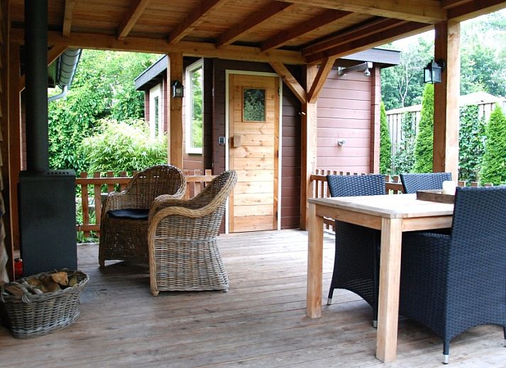 Entspannen Sie sich im Jacuzzi von De Leuvenhorst/Haspel in Ermelo, Veluwe. Ferienhaus mit Wellnesseinrichtungen.