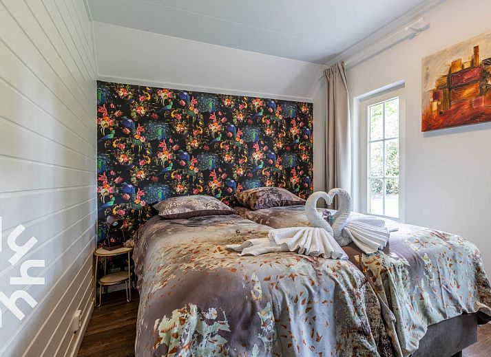 Gezellig terras bij DG851 vakantiewoning in Ermelo, Veluwe omringd door natuur.