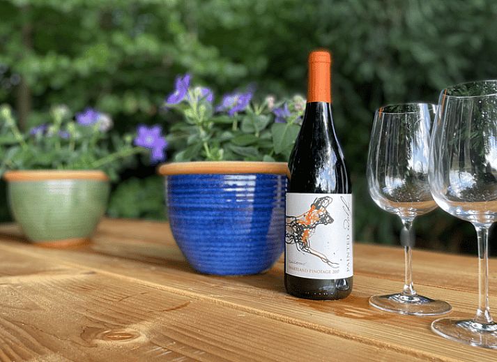 Ferienhaus in Ermelo mit Holzterrasse und gruener Umgebung, Veluwe, Gelderland.