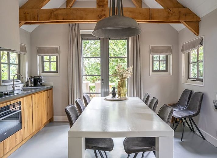 Cottage in Ermelo, charming cottage surrounded by green nature in the Veluwe, Gelderland.