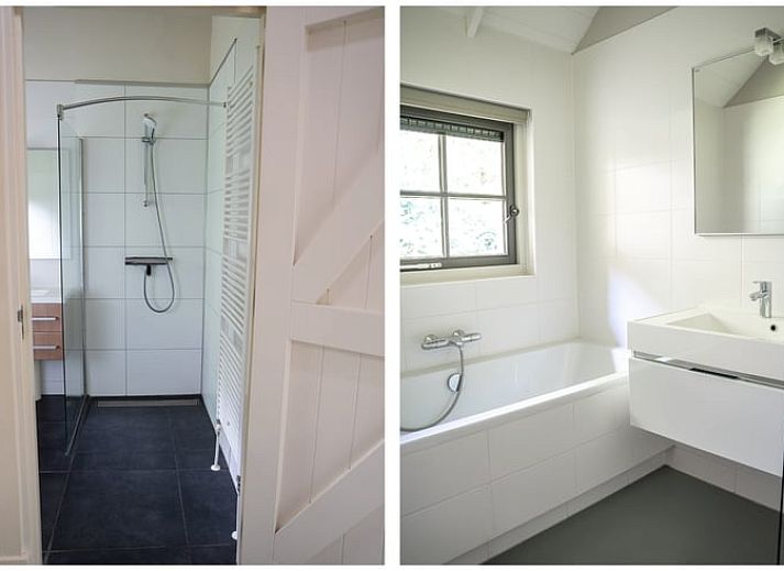 Comfortable living room in Cottage in Ermelo, vacation home in Veluwe, Gelderland overlooking the garden.