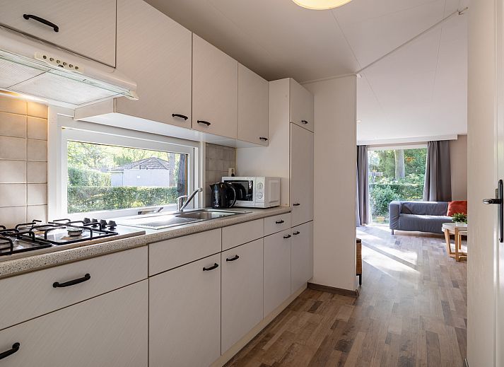 Charmante Glamping Lodge Tiny Lodge in Harderwijk, Veluwe, Gelderland, umgeben von viel Gruen und Ruhe.