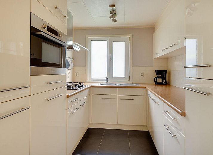 Terrace of Veluwe Lodge vacation home in Harderwijk, Veluwe surrounded by trees