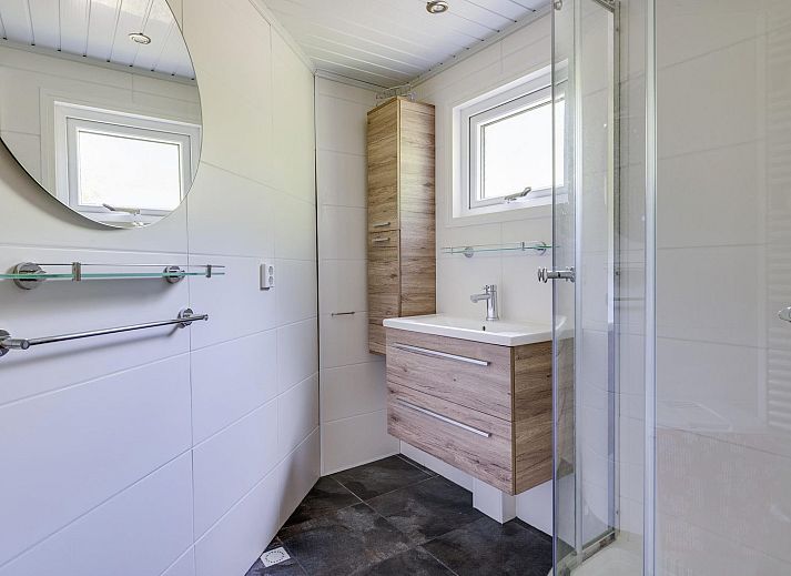 Quiet avenue at Veluwe Lodge vacation accommodation in Harderwijk, Veluwe