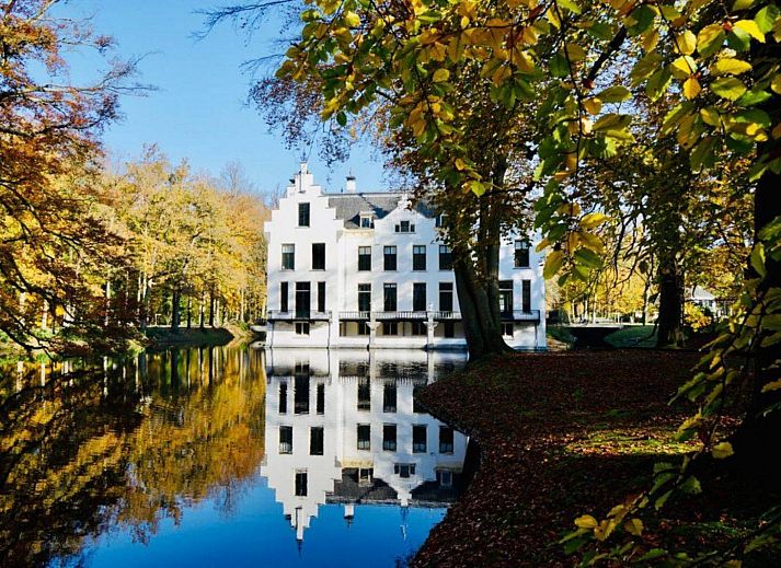 Bright living room of Veluwe Lodge vacation home in Harderwijk, Veluwe