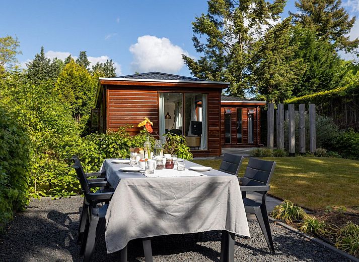 Cozy Lodge vacation home in Harderwijk, Veluwe, Gelderland with sunny terrace and green garden.
