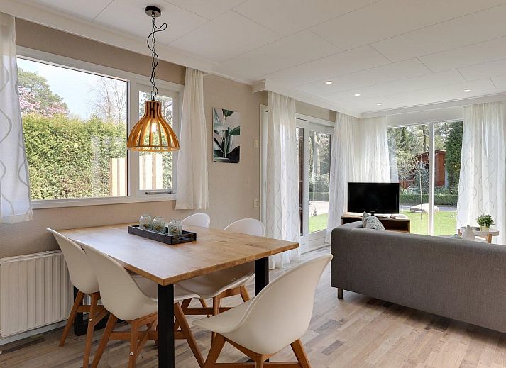 Flowers and wooden poles in the garden of Cozy Lodge in Harderwijk, Veluwe, Gelderland.