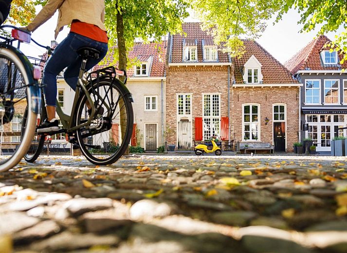 Keuken met eiland in Bungalow Deluxe 4p, Harderwijk, Veluwe, Gelderland.