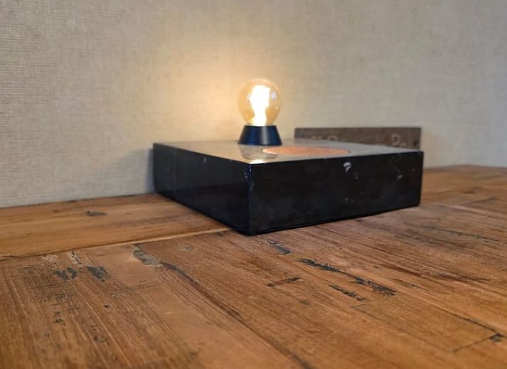 Vakantiehuis in Hoenderloo op de Veluwe, Gelderland, met gezellige veranda en groene omgeving.