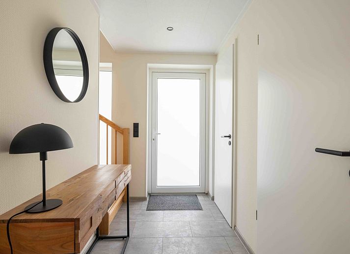 Stijlvolle woonkamer van Vakantiehuis Veluwe in Hoenderloo, Veluwe, met comfortabele zithoek.