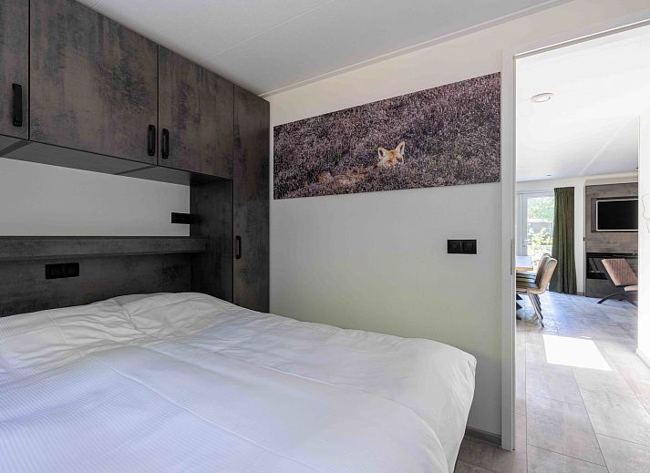 Open keuken en eetruimte in Vakantiehuis Veluwe, Hoenderloo, Veluwe, ideaal voor gezinsmaaltijden.