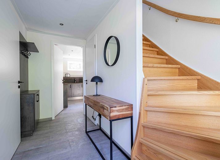 Open keuken en eetruimte in Vakantiehuis Veluwe, Hoenderloo, Veluwe, ideaal voor gezinsmaaltijden.