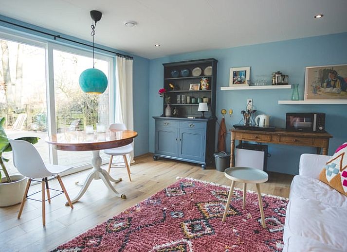 Vakantiehuisje in Hoenderloo gelegen in de Veluwe, omgeven door weelderige natuur en rustgevende bossen.