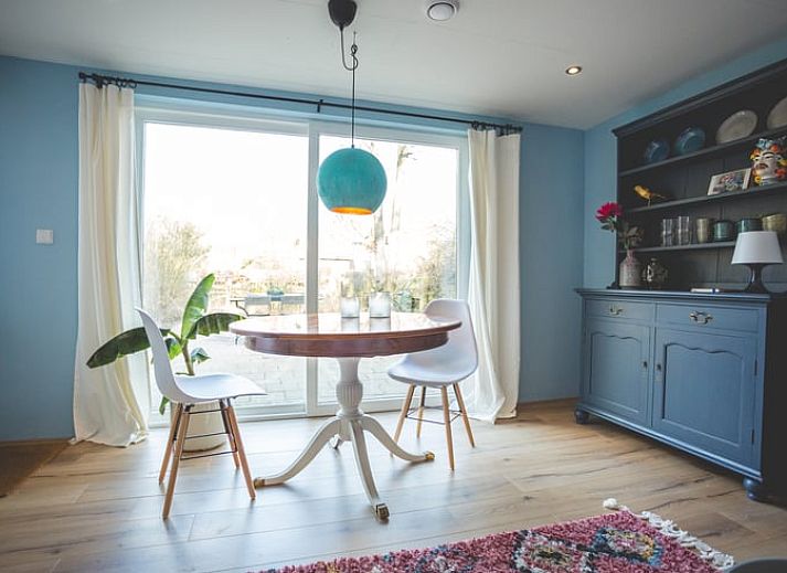 Vakantiehuisje in Hoenderloo gelegen in de Veluwe, omgeven door weelderige natuur en rustgevende bossen.