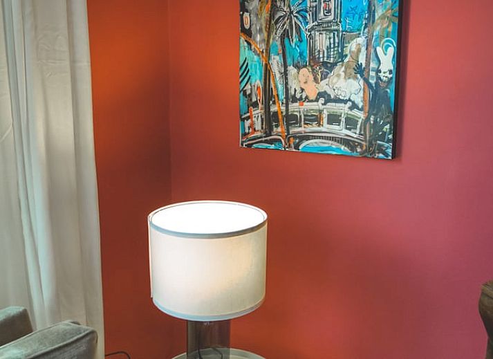 Rustige tuin bij Vakantiehuis in Hoenderloo, Veluwe, ideaal voor ontspanning.