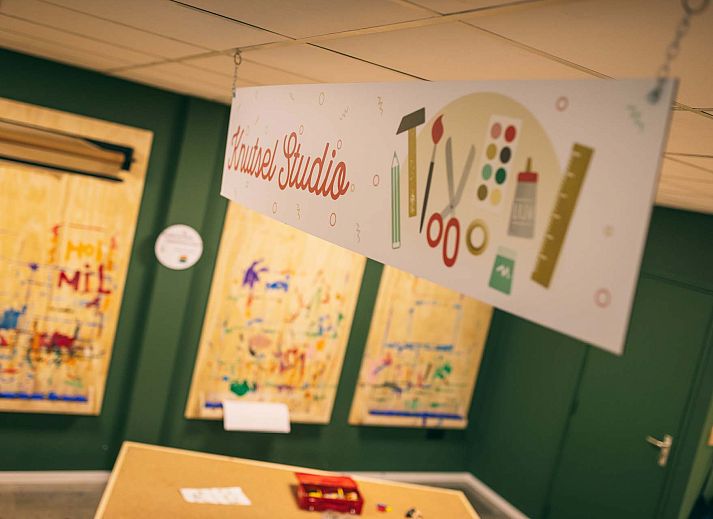 Gezellige zithoek in de vrijstaande woning in Hoenderloo, Veluwe, met moderne inrichting.