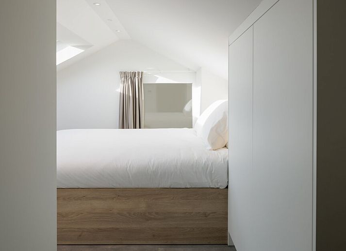 Vakantiehuis Harmony in Hoenderloo, Veluwe biedt een modern terras met uitzicht op de natuur, ideaal voor een ontspannen verblijf.