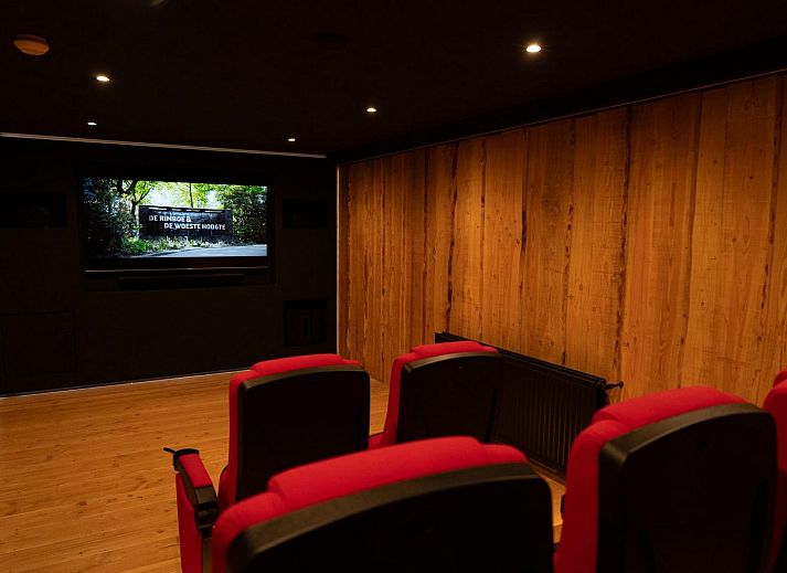 Group accommodation Specht in Hoenderloo, Veluwe. Vacation home with terrace surrounded by nature in Gelderland.