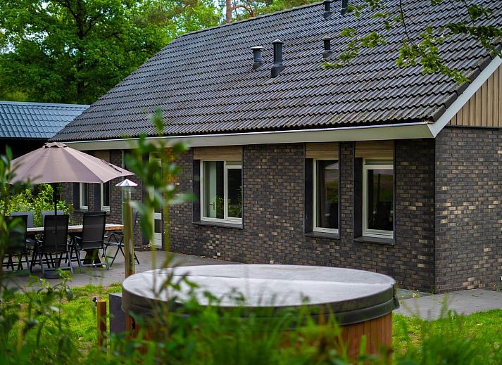 Group accommodation Specht in Hoenderloo, Veluwe. Vacation home with terrace surrounded by nature in Gelderland.