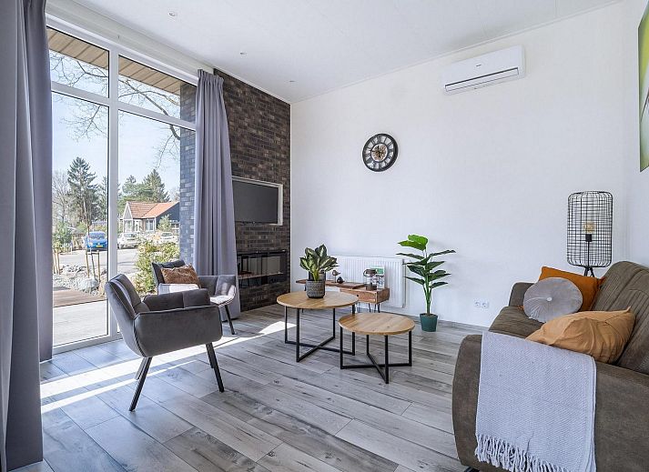 Family enjoys the pond at Holiday home Deerhoeve comfort in Hoenderloo, Veluwe. Perfect for relaxation and nature.
