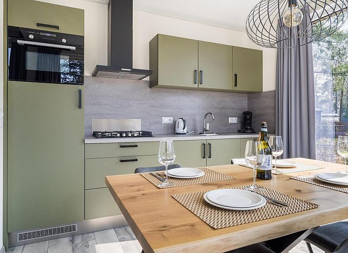 Spacious terrace at Vakantiewoning Hertenhoeve comfort in Hoenderloo, Veluwe. Ideal for outdoor dining and enjoying the surroundings.